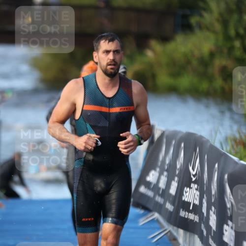 25.08.2024 - Elbe Triathlon Hamburg H.Heesch http://msf.ph/oto/6850242 25.08.2024 08:58:28 Schwimmen 208, 236, 241, 243, 303, 308, 313 meine-sportfotos.de
