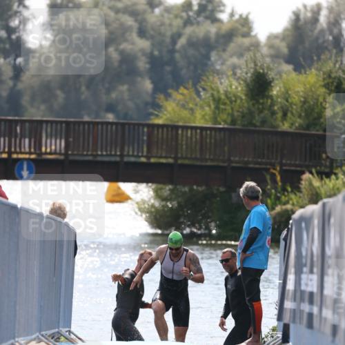 25.08.2024 - Elbe Triathlon Hamburg H.Heesch http://msf.ph/oto/6850245 25.08.2024 15:17:48 Schwimmen  meine-sportfotos.de