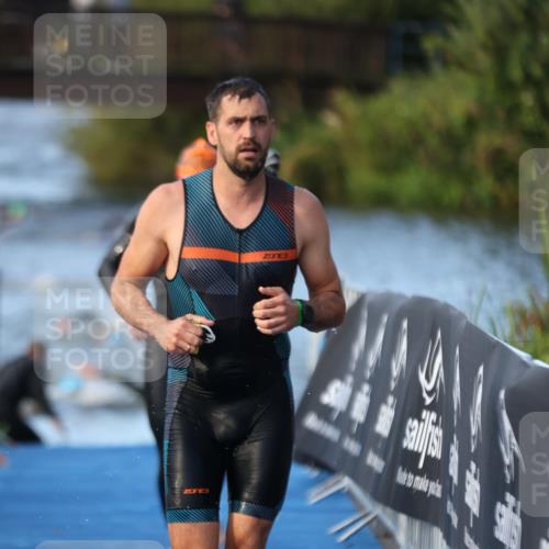 25.08.2024 - Elbe Triathlon Hamburg H.Heesch http://msf.ph/oto/6850248 25.08.2024 08:58:28 Schwimmen 208, 236, 241, 243, 303, 308, 313 meine-sportfotos.de