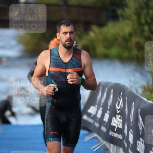 25.08.2024 - Elbe Triathlon Hamburg H.Heesch http://msf.ph/oto/6850254 25.08.2024 08:58:28 Schwimmen 208, 236, 241, 243, 303, 308, 313 meine-sportfotos.de