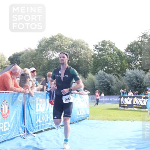 25.08.2024 - Elbe Triathlon Hamburg H.Heesch http://msf.ph/oto/6850255 25.08.2024 10:47:16 Ziel 241 meine-sportfotos.de
