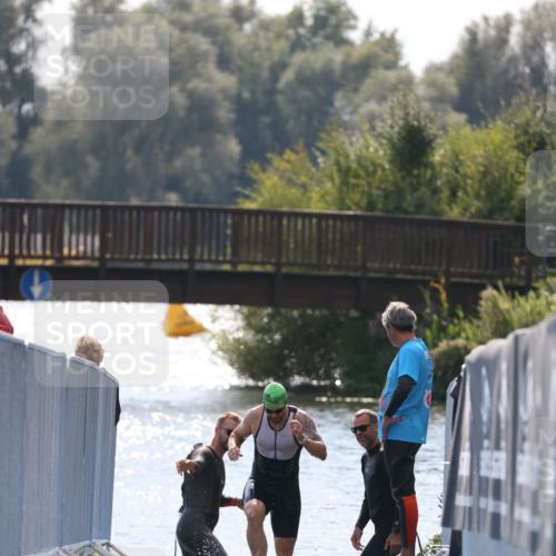 25.08.2024 - Elbe Triathlon Hamburg H.Heesch http://msf.ph/oto/6850260 25.08.2024 15:17:48 Schwimmen  meine-sportfotos.de