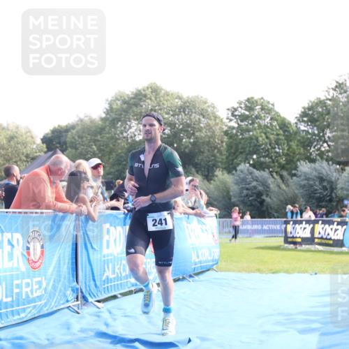 25.08.2024 - Elbe Triathlon Hamburg H.Heesch http://msf.ph/oto/6850265 25.08.2024 10:47:17 Ziel 241 meine-sportfotos.de