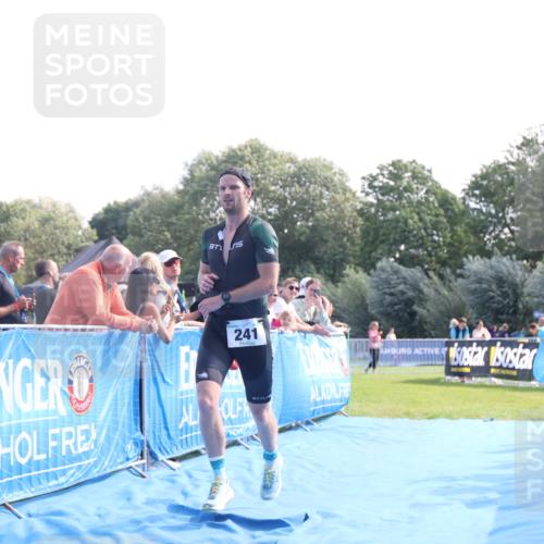 25.08.2024 - Elbe Triathlon Hamburg H.Heesch http://msf.ph/oto/6850273 25.08.2024 10:47:17 Ziel 241 meine-sportfotos.de