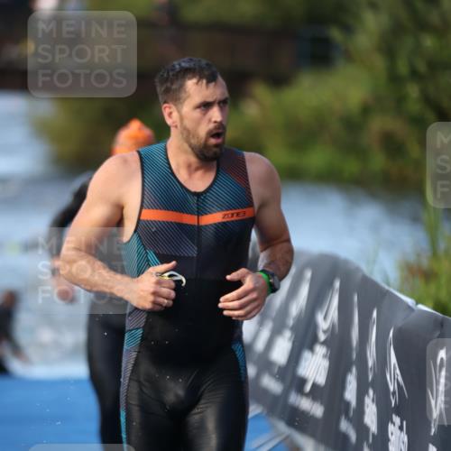 25.08.2024 - Elbe Triathlon Hamburg H.Heesch http://msf.ph/oto/6850278 25.08.2024 08:58:29 Schwimmen 208, 236, 241, 243, 303, 308, 313 meine-sportfotos.de