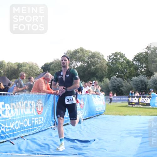 25.08.2024 - Elbe Triathlon Hamburg H.Heesch http://msf.ph/oto/6850298 25.08.2024 10:47:17 Ziel 241 meine-sportfotos.de