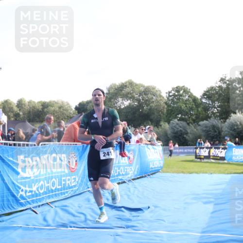 25.08.2024 - Elbe Triathlon Hamburg H.Heesch http://msf.ph/oto/6850314 25.08.2024 10:47:17 Ziel 241 meine-sportfotos.de
