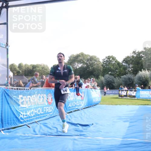 25.08.2024 - Elbe Triathlon Hamburg H.Heesch http://msf.ph/oto/6850323 25.08.2024 10:47:17 Ziel 241 meine-sportfotos.de