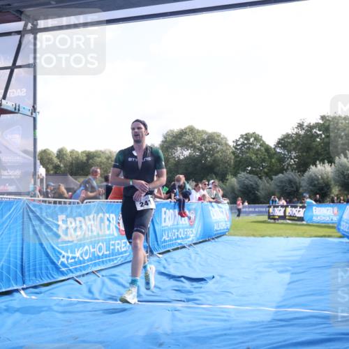 25.08.2024 - Elbe Triathlon Hamburg H.Heesch http://msf.ph/oto/6850330 25.08.2024 10:47:17 Ziel 241 meine-sportfotos.de
