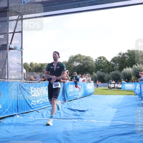 25.08.2024 - Elbe Triathlon Hamburg H.Heesch http://msf.ph/oto/6850348 25.08.2024 10:47:17 Ziel 241 meine-sportfotos.de