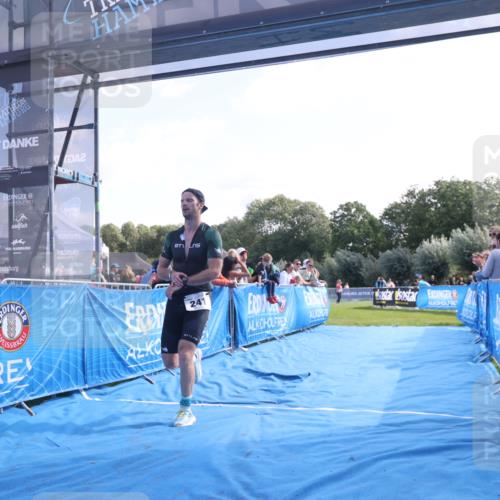 25.08.2024 - Elbe Triathlon Hamburg H.Heesch http://msf.ph/oto/6850355 25.08.2024 10:47:17 Ziel 241 meine-sportfotos.de
