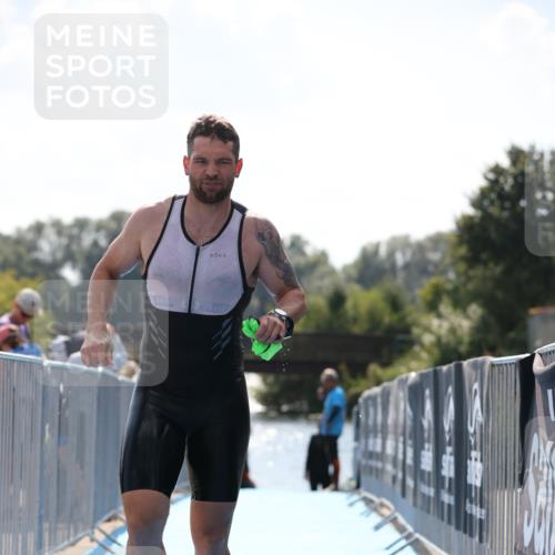 25.08.2024 - Elbe Triathlon Hamburg H.Heesch http://msf.ph/oto/6850360 25.08.2024 15:17:58 Schwimmen  meine-sportfotos.de