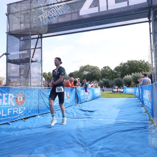 25.08.2024 - Elbe Triathlon Hamburg H.Heesch http://msf.ph/oto/6850371 25.08.2024 10:47:17 Ziel 241 meine-sportfotos.de