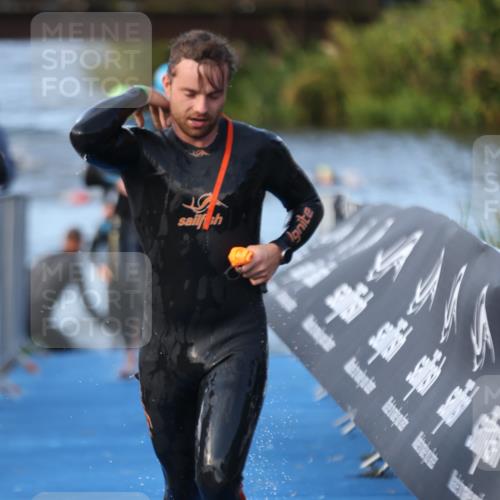 25.08.2024 - Elbe Triathlon Hamburg H.Heesch http://msf.ph/oto/6850373 25.08.2024 08:58:39 Schwimmen 208, 211, 236, 241, 243, 266, 283, 294, 308, 313 meine-sportfotos.de