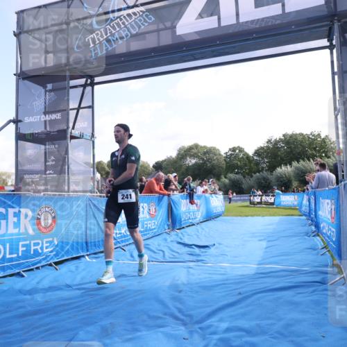 25.08.2024 - Elbe Triathlon Hamburg H.Heesch http://msf.ph/oto/6850378 25.08.2024 10:47:17 Ziel 241 meine-sportfotos.de