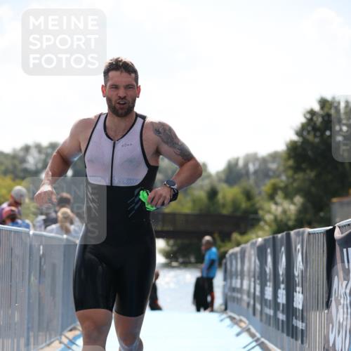 25.08.2024 - Elbe Triathlon Hamburg H.Heesch http://msf.ph/oto/6850382 25.08.2024 15:17:58 Schwimmen  meine-sportfotos.de