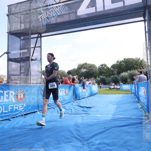25.08.2024 - Elbe Triathlon Hamburg H.Heesch http://msf.ph/oto/6850383 25.08.2024 10:47:17 Ziel 241 meine-sportfotos.de