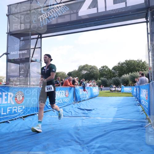 25.08.2024 - Elbe Triathlon Hamburg H.Heesch http://msf.ph/oto/6850391 25.08.2024 10:47:18 Ziel 241 meine-sportfotos.de