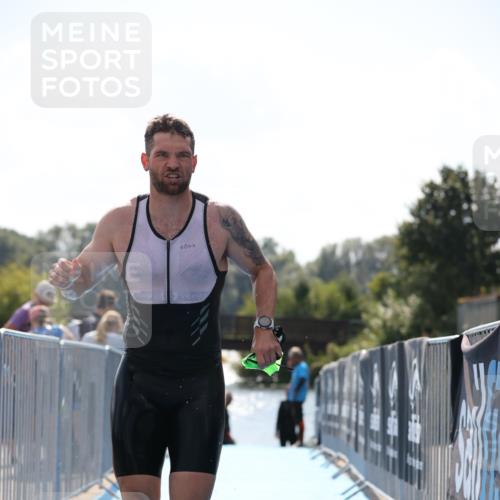 25.08.2024 - Elbe Triathlon Hamburg H.Heesch http://msf.ph/oto/6850400 25.08.2024 15:17:58 Schwimmen  meine-sportfotos.de