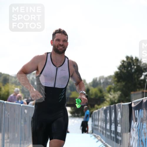 25.08.2024 - Elbe Triathlon Hamburg H.Heesch http://msf.ph/oto/6850444 25.08.2024 15:17:59 Schwimmen  meine-sportfotos.de