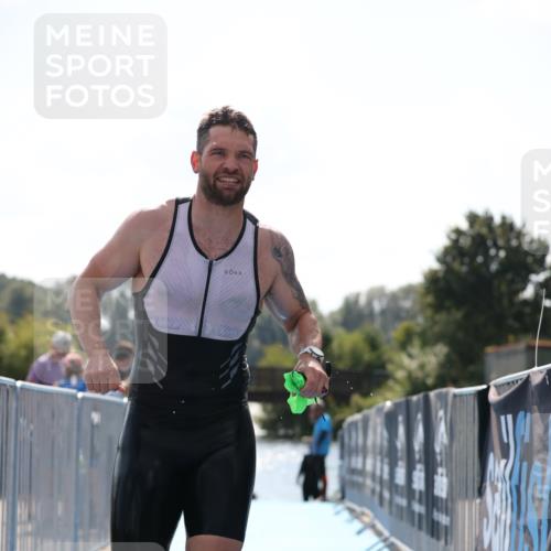25.08.2024 - Elbe Triathlon Hamburg H.Heesch http://msf.ph/oto/6850452 25.08.2024 15:17:59 Schwimmen  meine-sportfotos.de