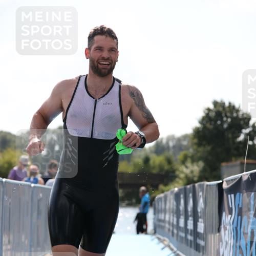 25.08.2024 - Elbe Triathlon Hamburg H.Heesch http://msf.ph/oto/6850475 25.08.2024 15:17:59 Schwimmen  meine-sportfotos.de