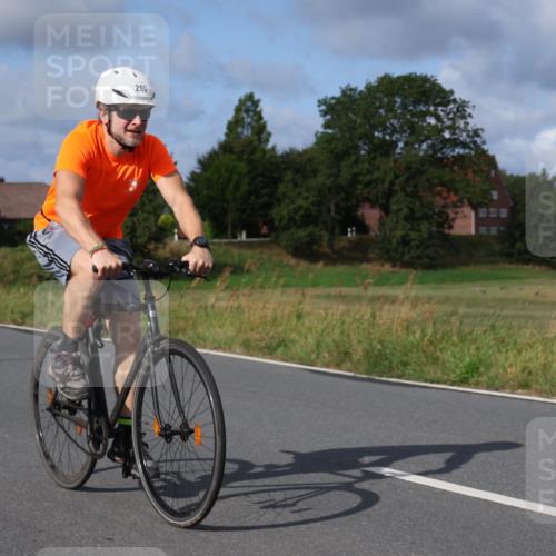 25.08.2024 - Elbe Triathlon Hamburg Fuchs,  Jonas http://msf.ph/oto/6850493 25.08.2024 09:56:14 Radfahren 420, 280, 442, 452, 293 meine-sportfotos.de