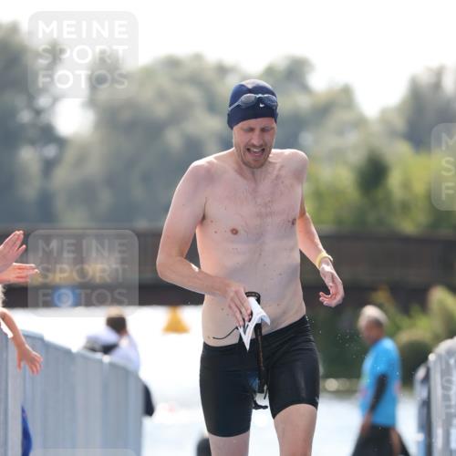 25.08.2024 - Elbe Triathlon Hamburg H.Heesch http://msf.ph/oto/6850547 25.08.2024 15:19:10 Schwimmen  meine-sportfotos.de