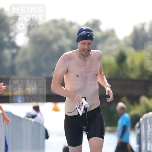25.08.2024 - Elbe Triathlon Hamburg H.Heesch http://msf.ph/oto/6850552 25.08.2024 15:19:10 Schwimmen  meine-sportfotos.de