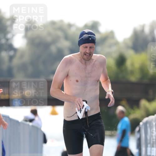 25.08.2024 - Elbe Triathlon Hamburg H.Heesch http://msf.ph/oto/6850562 25.08.2024 15:19:10 Schwimmen  meine-sportfotos.de