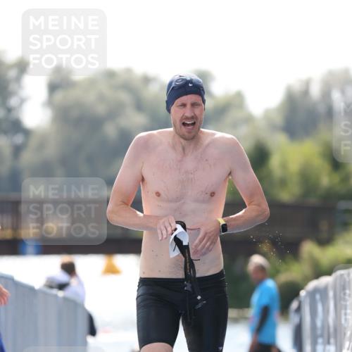 25.08.2024 - Elbe Triathlon Hamburg H.Heesch http://msf.ph/oto/6850582 25.08.2024 15:19:11 Schwimmen  meine-sportfotos.de