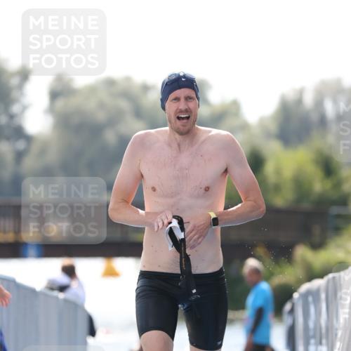 25.08.2024 - Elbe Triathlon Hamburg H.Heesch http://msf.ph/oto/6850589 25.08.2024 15:19:11 Schwimmen  meine-sportfotos.de