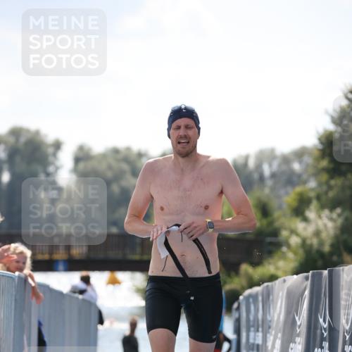 25.08.2024 - Elbe Triathlon Hamburg H.Heesch http://msf.ph/oto/6850615 25.08.2024 15:19:11 Schwimmen  meine-sportfotos.de