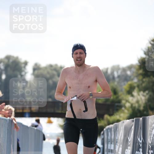25.08.2024 - Elbe Triathlon Hamburg H.Heesch http://msf.ph/oto/6850621 25.08.2024 15:19:11 Schwimmen  meine-sportfotos.de