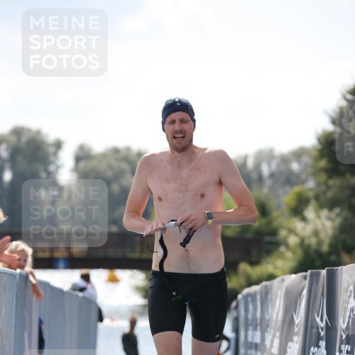 25.08.2024 - Elbe Triathlon Hamburg H.Heesch http://msf.ph/oto/6850627 25.08.2024 15:19:11 Schwimmen  meine-sportfotos.de