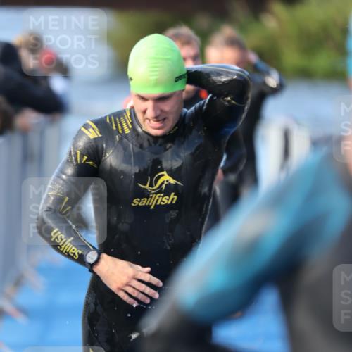25.08.2024 - Elbe Triathlon Hamburg H.Heesch http://msf.ph/oto/6850637 25.08.2024 08:58:44 Schwimmen 203, 208, 211, 236, 241, 243, 266, 283, 294, 308, 313 meine-sportfotos.de