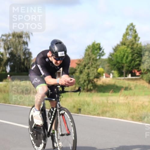 25.08.2024 - Elbe Triathlon Hamburg Fuchs,  Jonas http://msf.ph/oto/6850678 25.08.2024 09:56:28 Radfahren 261, 202, 370, 398, 210 meine-sportfotos.de