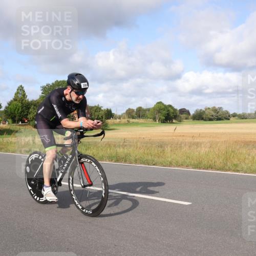 25.08.2024 - Elbe Triathlon Hamburg Fuchs,  Jonas http://msf.ph/oto/6850689 25.08.2024 09:56:29 Radfahren 261, 202, 370, 398, 210 meine-sportfotos.de