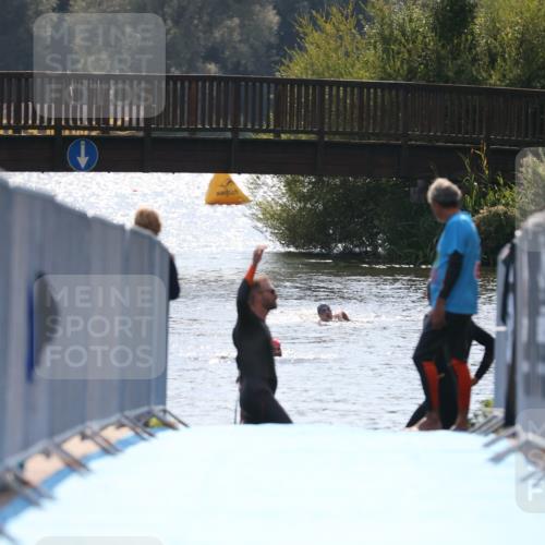 25.08.2024 - Elbe Triathlon Hamburg H.Heesch http://msf.ph/oto/6850717 25.08.2024 15:19:33 Schwimmen  meine-sportfotos.de