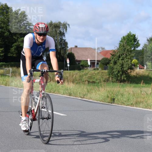 25.08.2024 - Elbe Triathlon Hamburg Fuchs,  Jonas http://msf.ph/oto/6850718 25.08.2024 09:56:35 Radfahren 210, 434, 327, 409, 300 meine-sportfotos.de