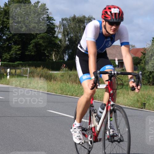 25.08.2024 - Elbe Triathlon Hamburg Fuchs,  Jonas http://msf.ph/oto/6850725 25.08.2024 09:56:35 Radfahren 210, 434, 327, 409, 300 meine-sportfotos.de