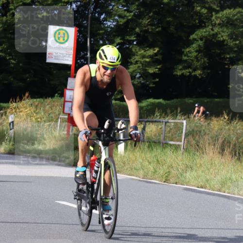 25.08.2024 - Elbe Triathlon Hamburg Fuchs,  Jonas http://msf.ph/oto/6850729 25.08.2024 09:56:36 Radfahren 210, 434, 327, 409, 300 meine-sportfotos.de