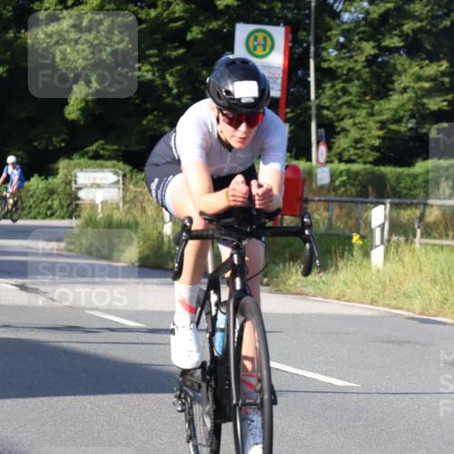 25.08.2024 - Elbe Triathlon Hamburg Fuchs,  Jonas http://msf.ph/oto/6850731 25.08.2024 09:14:07 Radfahren 33, 317, 137, 114, 163, 385 meine-sportfotos.de