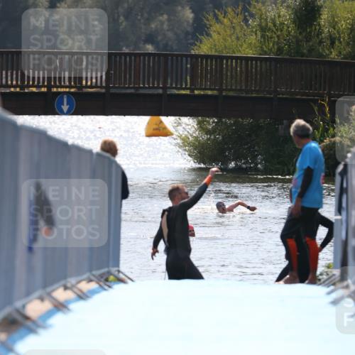 25.08.2024 - Elbe Triathlon Hamburg H.Heesch http://msf.ph/oto/6850740 25.08.2024 15:19:33 Schwimmen  meine-sportfotos.de