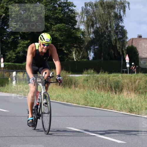 25.08.2024 - Elbe Triathlon Hamburg Fuchs,  Jonas http://msf.ph/oto/6850742 25.08.2024 09:56:36 Radfahren 210, 434, 327, 409, 300 meine-sportfotos.de
