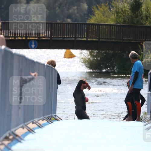 25.08.2024 - Elbe Triathlon Hamburg H.Heesch http://msf.ph/oto/6850749 25.08.2024 15:19:34 Schwimmen  meine-sportfotos.de
