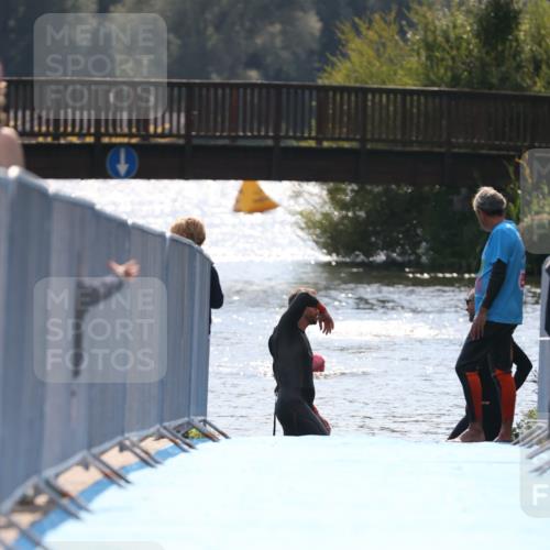25.08.2024 - Elbe Triathlon Hamburg H.Heesch http://msf.ph/oto/6850755 25.08.2024 15:19:34 Schwimmen  meine-sportfotos.de