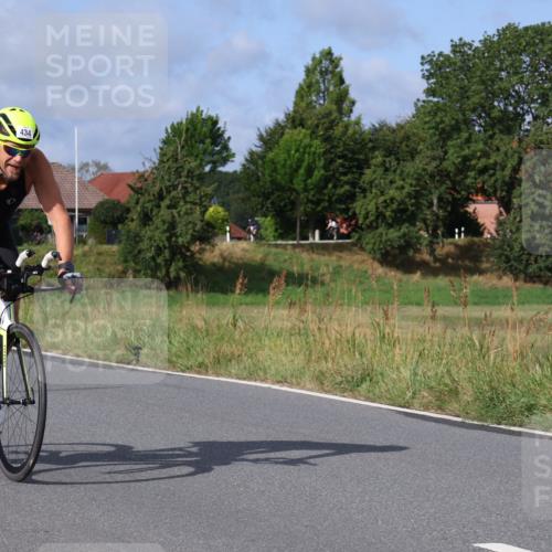 25.08.2024 - Elbe Triathlon Hamburg Fuchs,  Jonas http://msf.ph/oto/6850757 25.08.2024 09:56:37 Radfahren 210, 434, 327, 409, 300 meine-sportfotos.de