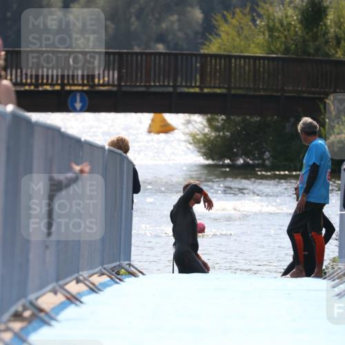 25.08.2024 - Elbe Triathlon Hamburg H.Heesch http://msf.ph/oto/6850763 25.08.2024 15:19:35 Schwimmen  meine-sportfotos.de