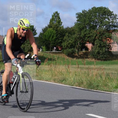 25.08.2024 - Elbe Triathlon Hamburg Fuchs,  Jonas http://msf.ph/oto/6850764 25.08.2024 09:56:37 Radfahren 210, 434, 327, 409, 300 meine-sportfotos.de